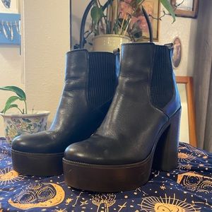 Steve Madden Black Platform Leather Chelsea Heeled Boots